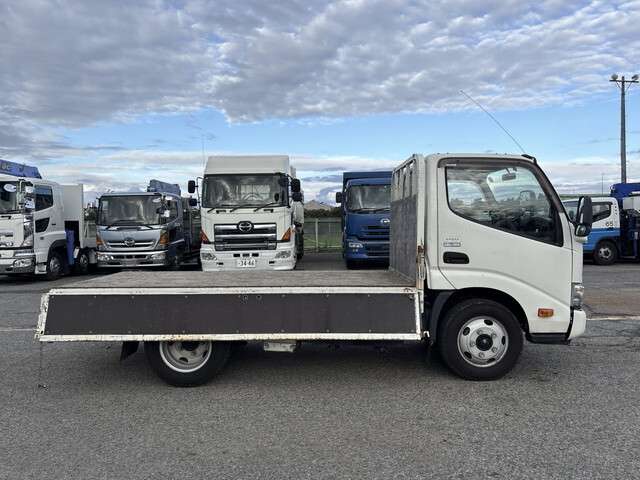 Hino Dutro 12