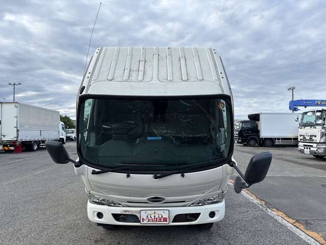 Hino Dutro 4