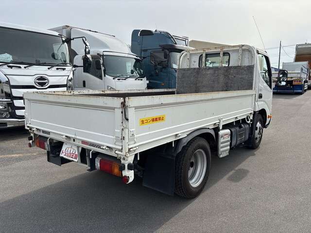 Hino Dutro 9