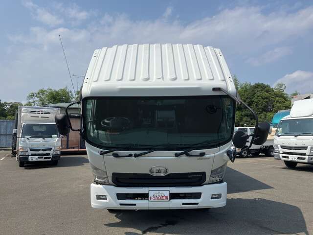 UD Trucks Condor 8