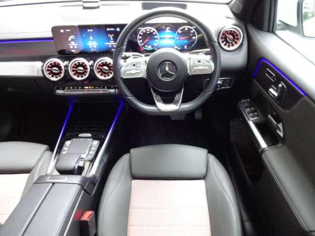 Mercedes-Benz EQB 11