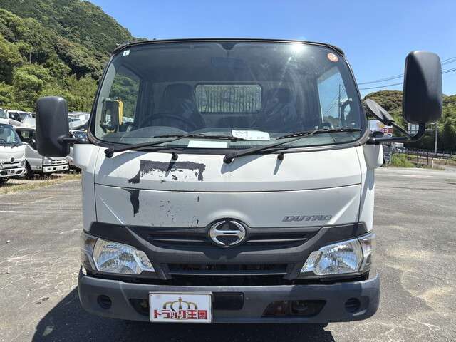 Hino Dutro 3