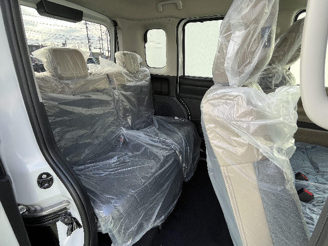 Mitsubishi Delica Mini 8
