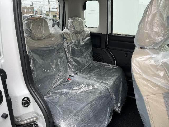 Mitsubishi Delica Mini 8