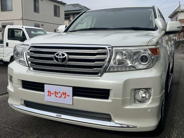 Toyota Land Cruiser 200 3