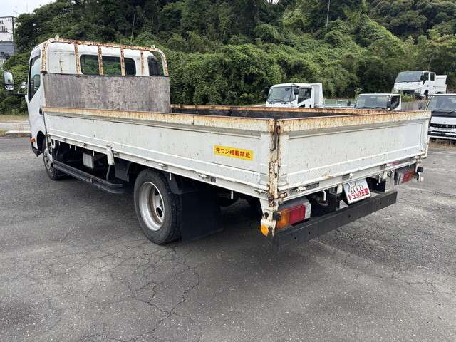 Hino Dutro 2