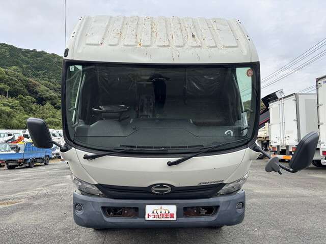 Hino Dutro 4