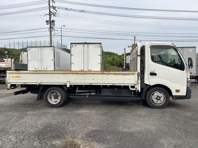 Hino Dutro 9
