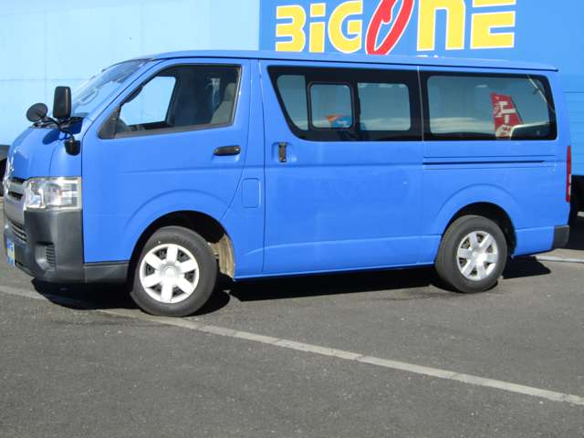 Toyota Hiace Van 7
