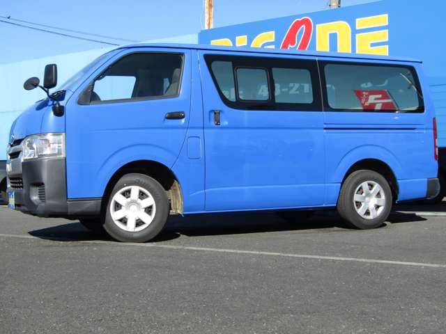 Toyota Hiace Van 9