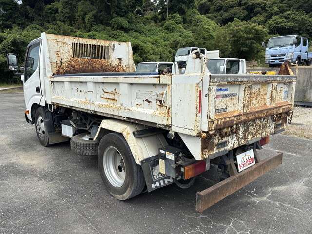 Hino Dutro 3