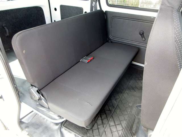 Daihatsu Hijet Cargo 11