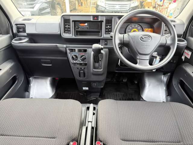 Daihatsu Hijet Cargo 6