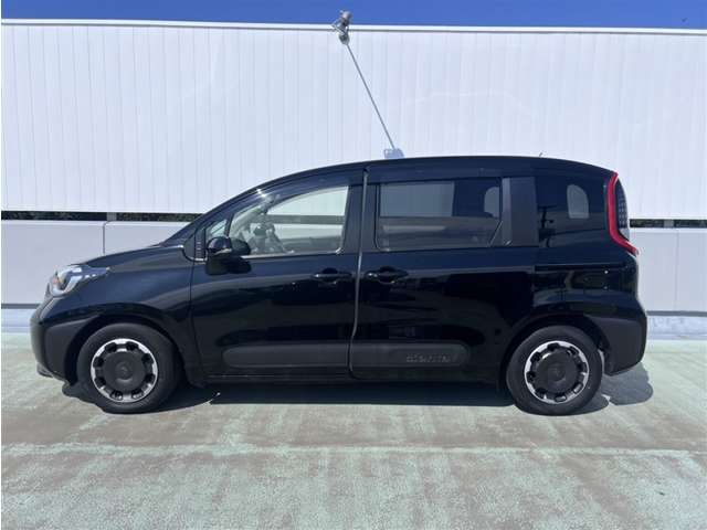 Toyota Sienta 11