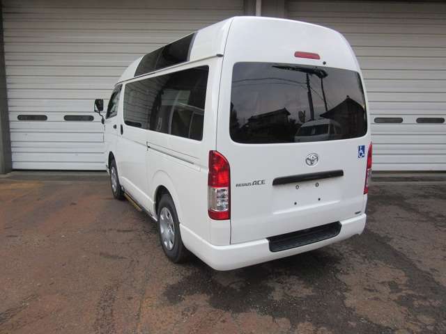 Toyota Regius Ace 11
