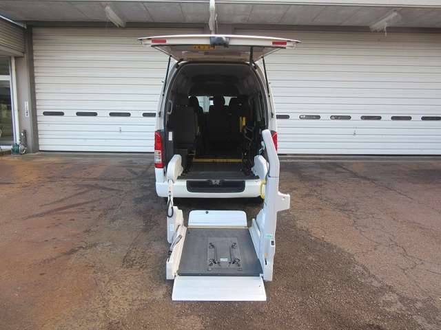 Toyota Regius Ace 12
