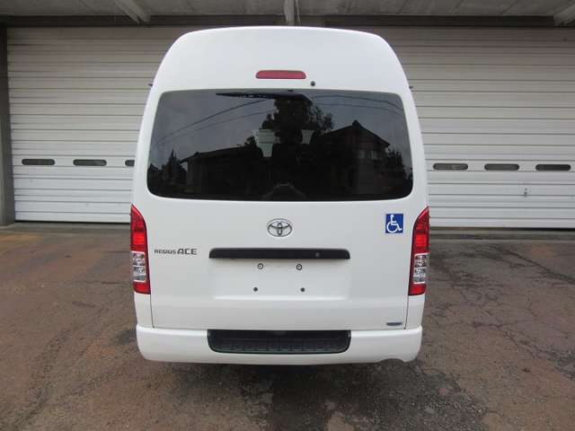 Toyota Regius Ace 10