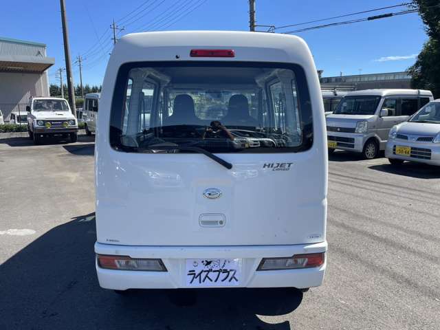 Daihatsu Hijet Cargo 6