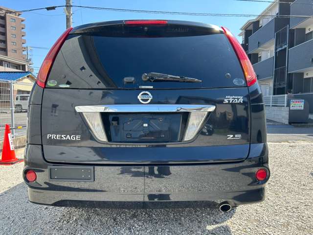 Nissan Presage 8