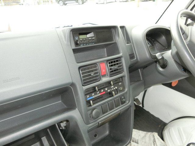 Nissan NT100 Clipper 7