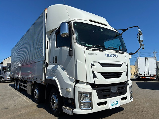 Isuzu Giga 12