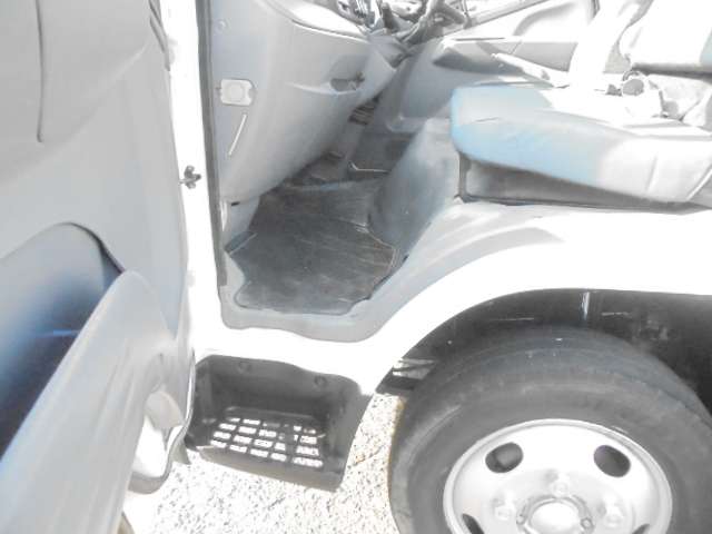 Mitsubishi Fuso Canter 9