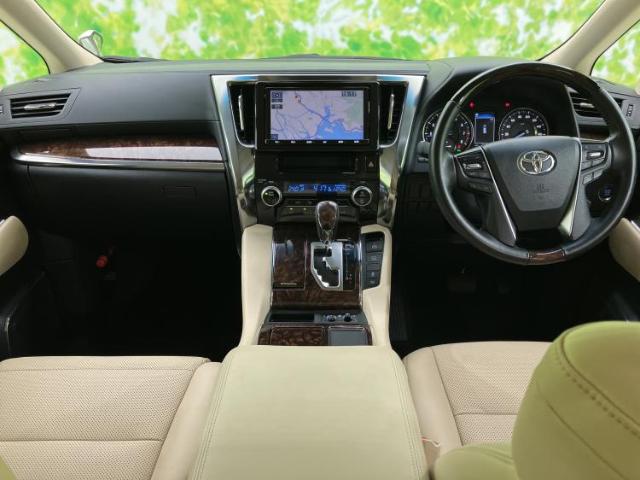 Toyota Alphard 3