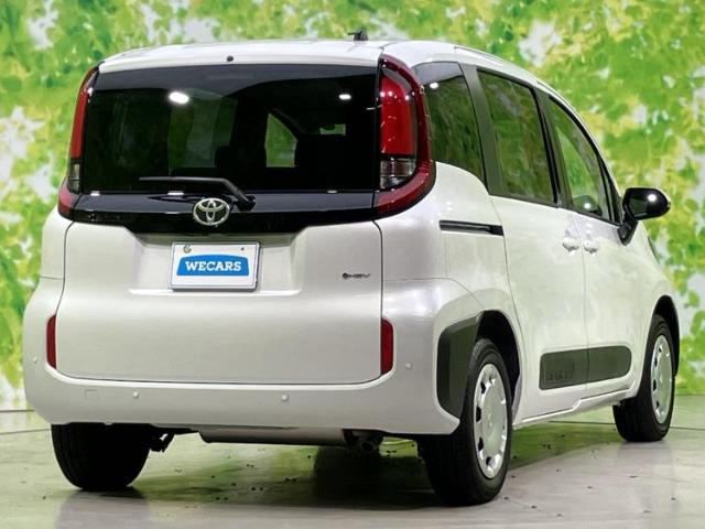 Toyota Sienta 5