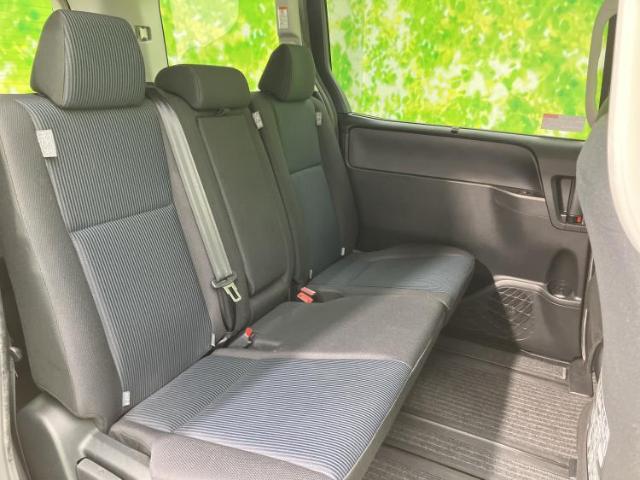 Toyota Noah 7