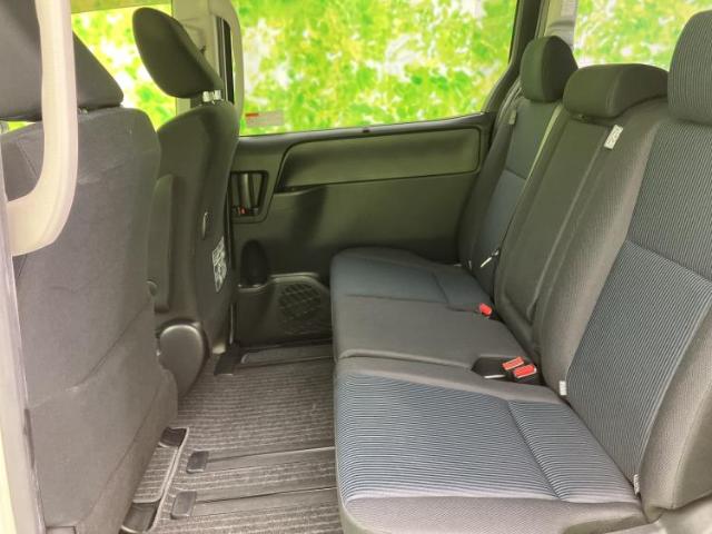 Toyota Noah 10