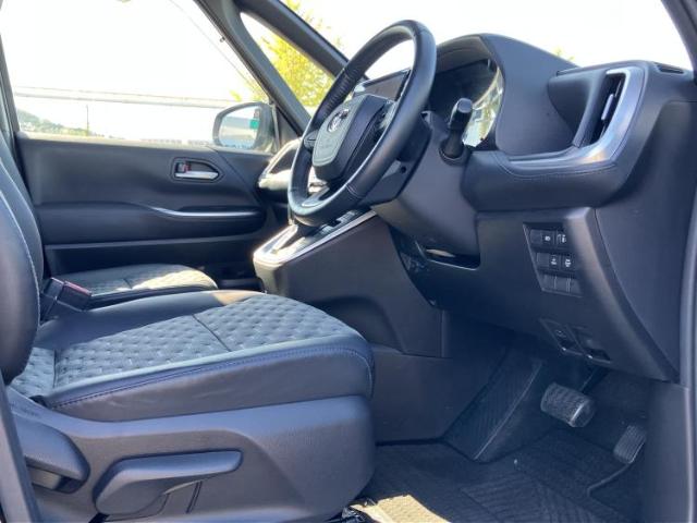 Toyota Voxy 2