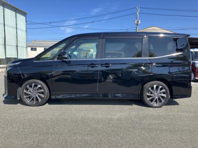 Toyota Voxy 5