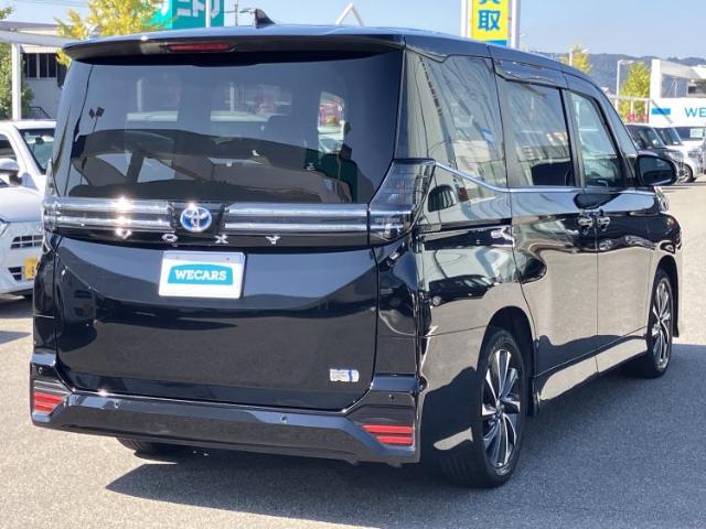 Toyota Voxy 6