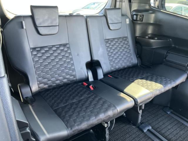 Toyota Voxy 8
