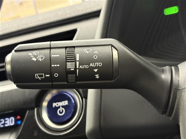 Lexus UX 12
