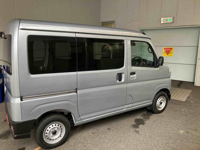 Daihatsu Hijet Cargo 4