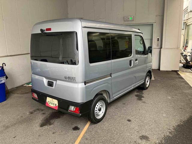 Daihatsu Hijet Cargo 8