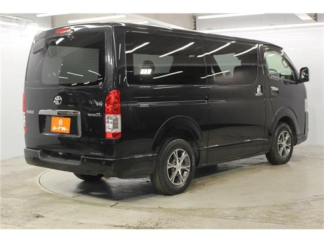 Toyota Hiace Van 13