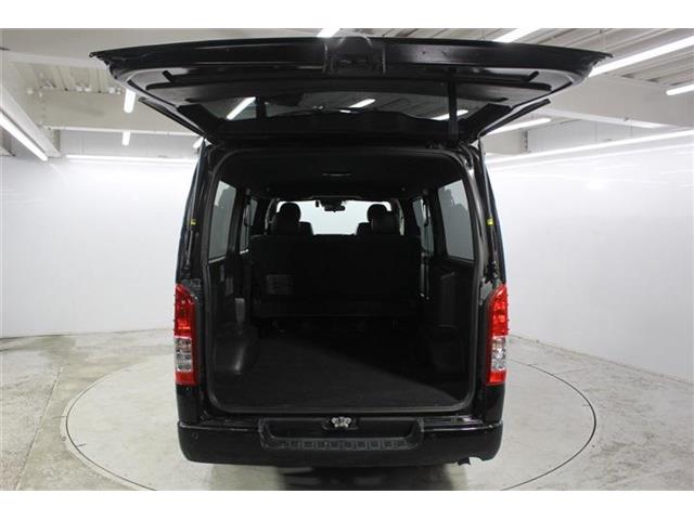 Toyota Hiace Van 8