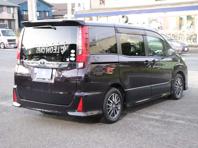Toyota Noah 11