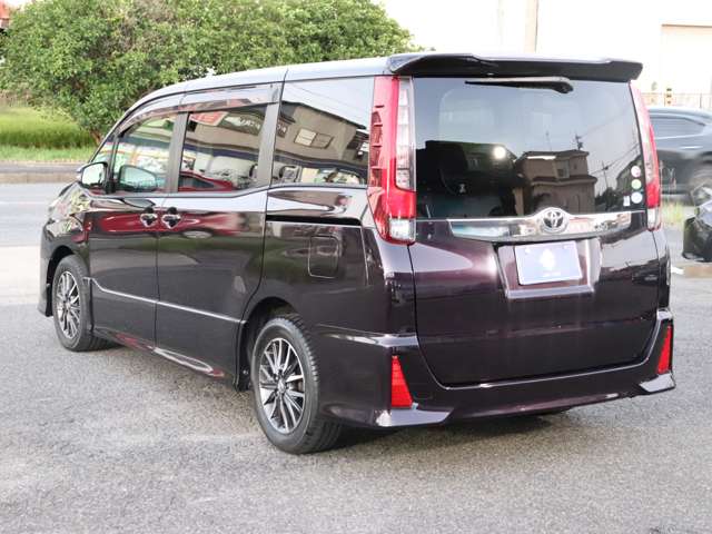 Toyota Noah 12