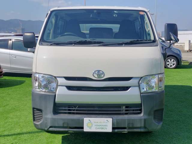Toyota Hiace Van 12