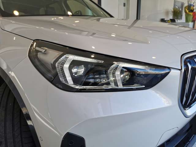 BMW iX1 6