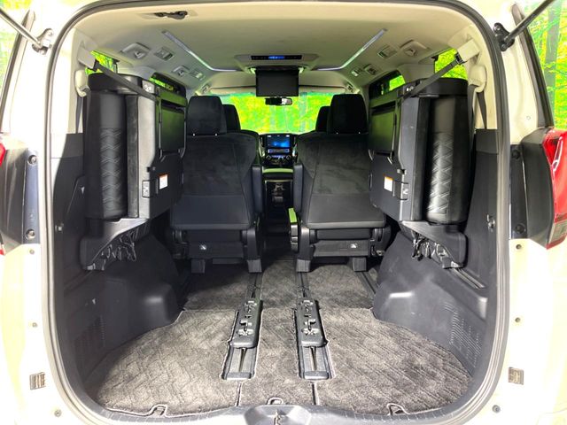 Toyota Alphard 12