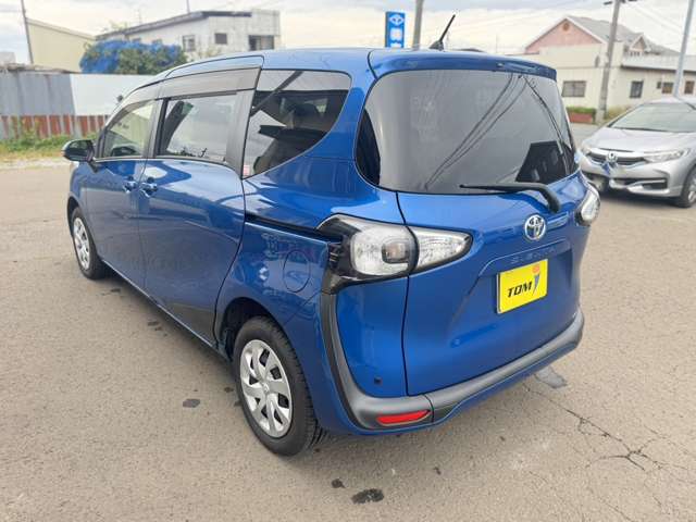 Toyota Sienta 6