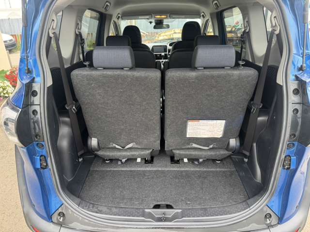 Toyota Sienta 8