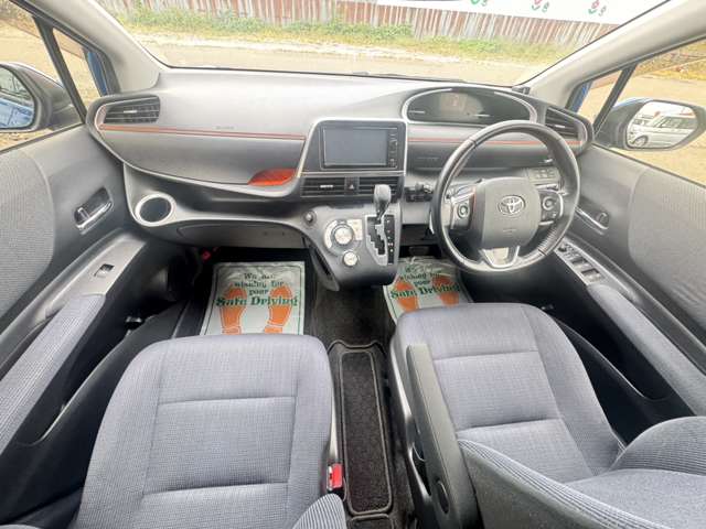 Toyota Sienta 9