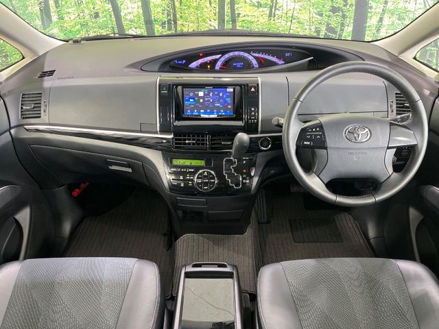 Toyota Estima 2