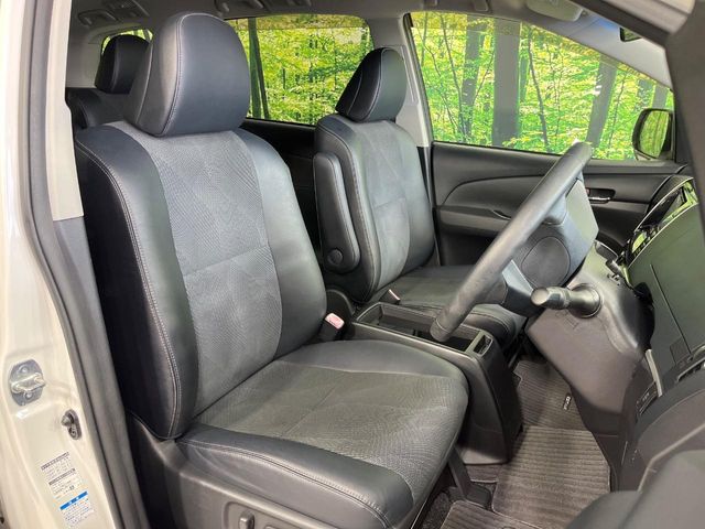Toyota Estima 8
