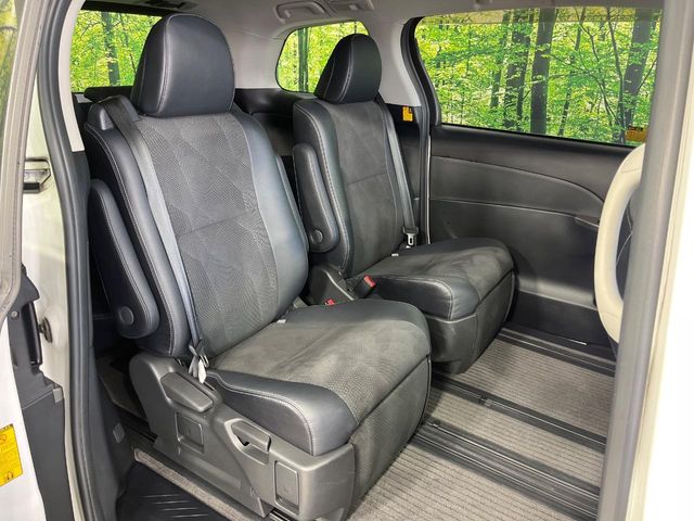 Toyota Estima 9